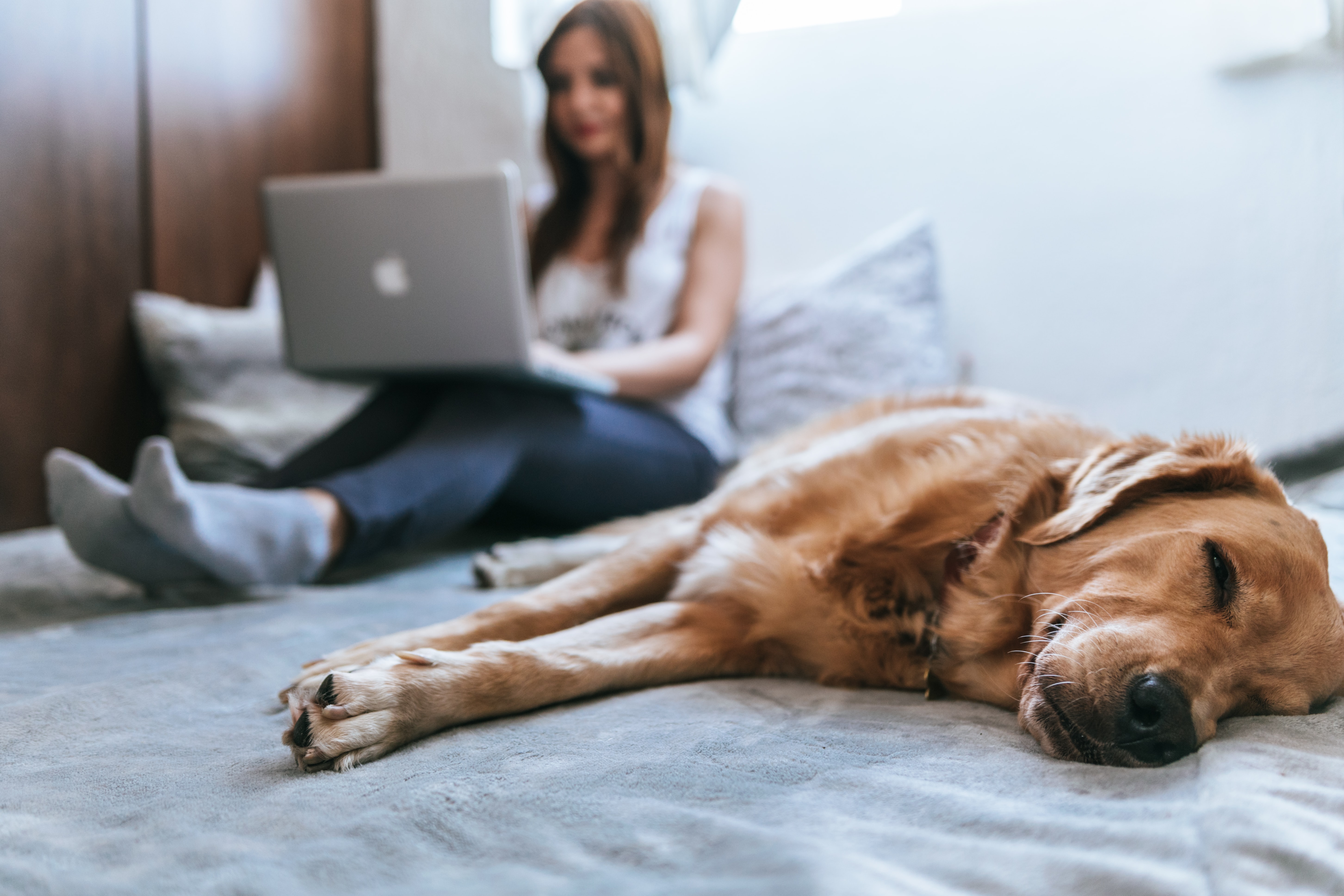 how to pay remote employees